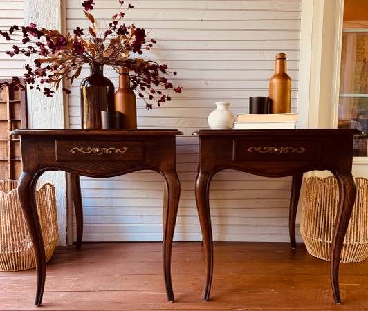 Henredon solid wood Nightstands 1