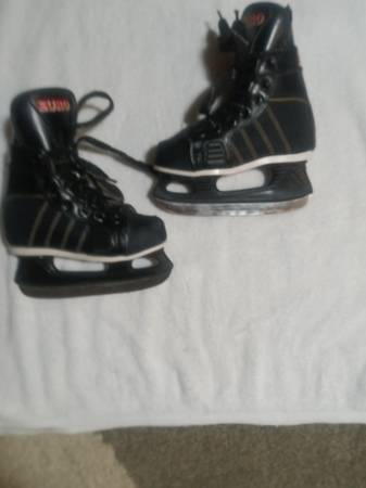 Euro 101 boys hockey skates(lil 9) 1