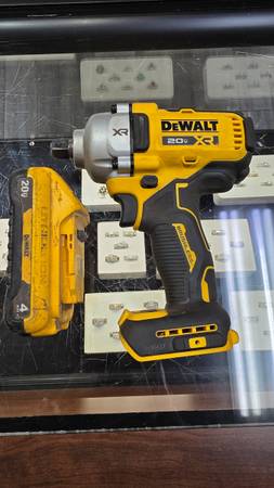 Dewalt Impact Driver (DCF892) 1