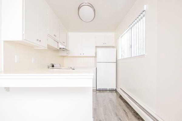 $900 / 500ft2 - Downtown studio with private patio and covered parking! (palo alto)63946672776194124