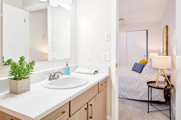 $1,731 / 1br - 985ft2 - Rare Opportunity: / Home with Stainless-Steel Appliances (Vancouver, Walnut Grove, Green Meadows)63820824234627122