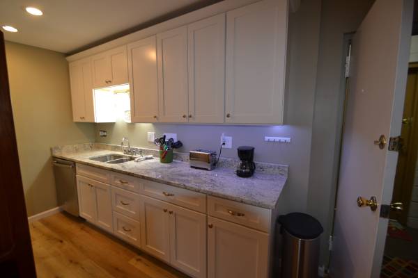 $1,295 / 1br - 600ft2 - R-22 Corp Furn 1BR Center City location (Bond Hill)63974473529987124