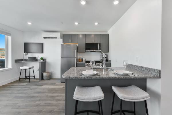 $1,675 LYNN / BOSTON ESTUDIO DE LUJO NUEVO CON AGUA CALIENTE INCLUIDA! ESTACIONAMIENTO63839291960193121