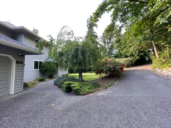 4 bedroom on park like property with a view adjacent to walking trails 1