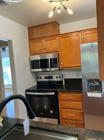$2,495 / 3br - 2200ft2 - Contemporary Country Home on One Acre (Cedar Creek)63922558790786124