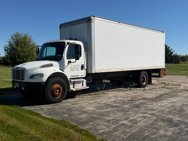 2004 Freightliner Box Truck 1