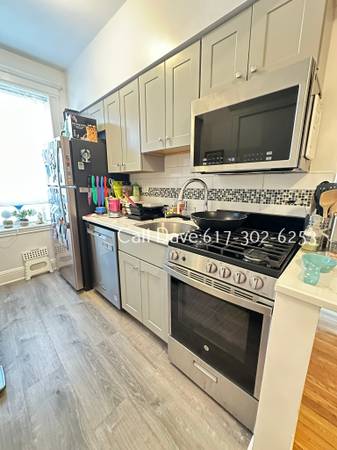 $2,900 / 2br - WONDERFUL 2 BED w/ STORAGE UNIT! (Brighton)63655201923715121