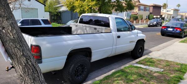 Dodge 2500 del 2001 - $1,500 (Los Ángeles)63624583101187124