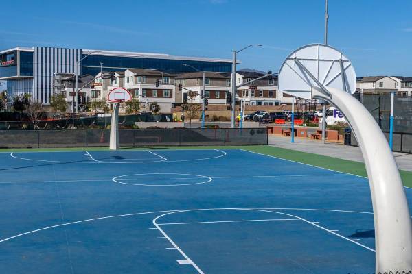 $4,000 / 1239ft2 - Servicios de patrullaje dedicados, parques y espacios verdes cercanos (Millenia Chula Vista)63657310369921120