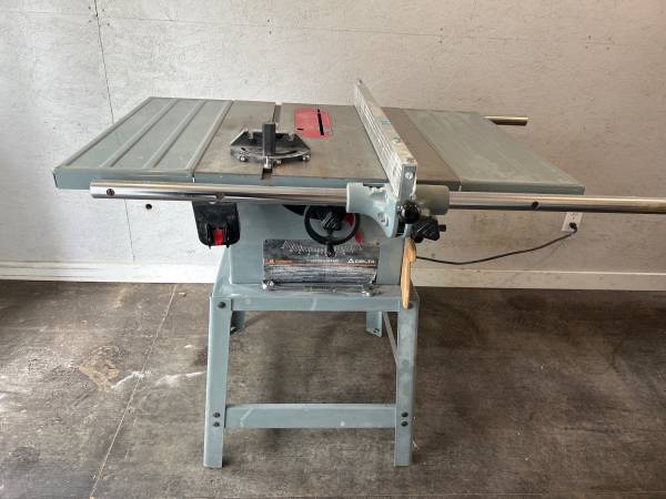 1990's Delta Contractor Table Saw - Cast Iron Made in USA 1