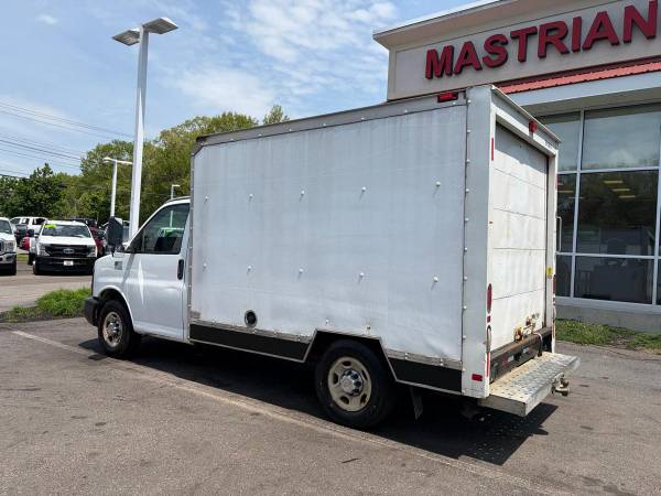 2011 GMC Savana Commercial Cutaway - Photo 11