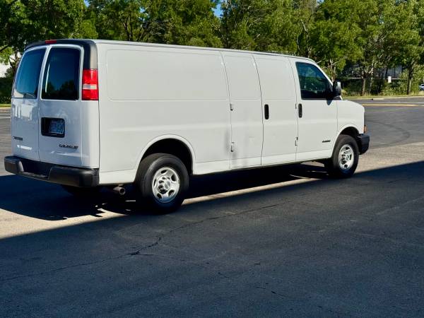 Chevrolet Express Cargo Van 2500 Extended solo 64,000 millas - $10,900 (Portland o)63617234574081123