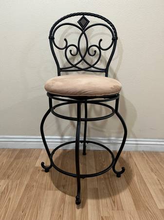 Large Swivel Bar Counter Stool Bar 🌸 Like New 1