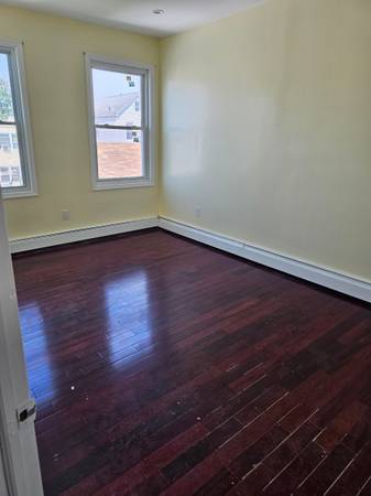$2,500 / 3br - 1000ft2 - 101TH STREET AND  91AVE 3 BEDROOMS NEAR A TRAIN AND 30MIN TO N Y C (RICHMOND HILLS)63788528688001123