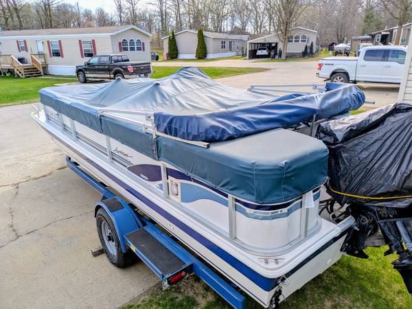 1998Hurricane fun deck 226R 1