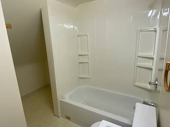 $1,035 / 2br - 680ft2 - Great 2 bedroom 1 bathroom apartment for rent (6218 32nd Ave)63774370025987123