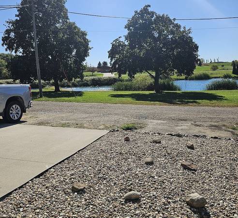 $163,000 / 3br - 960ft2 - Tranquil Lake Views; Spacious Deck; Move-In Ready; Ideal for New Begin (North English)64308412309121121