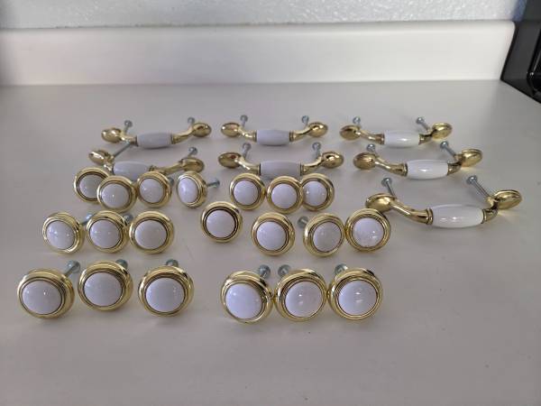 Kitchen drawer hardware 1