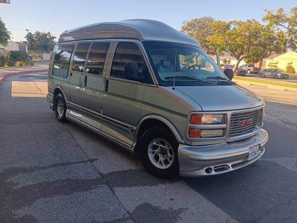 Furgoneta GMC Savana Conversion 1999, título limpio, 9500 USD, precio negociable - 9.500 USD (gardena)63441239205121123