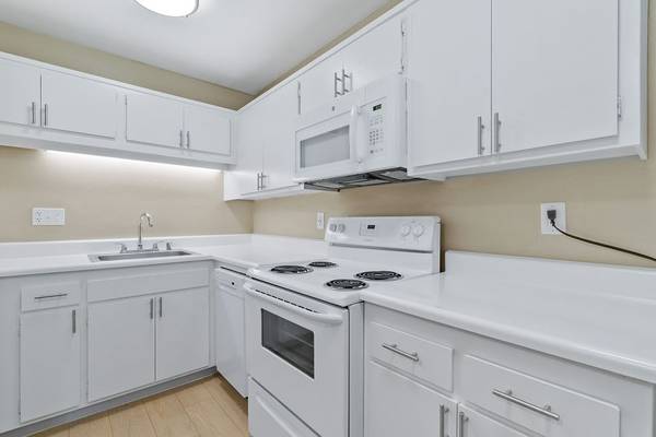 $3,205 / 1br - 525ft2 - 1 bedroom, Home includes a Patio, Package Receiving (santa cruz)63682888379649120