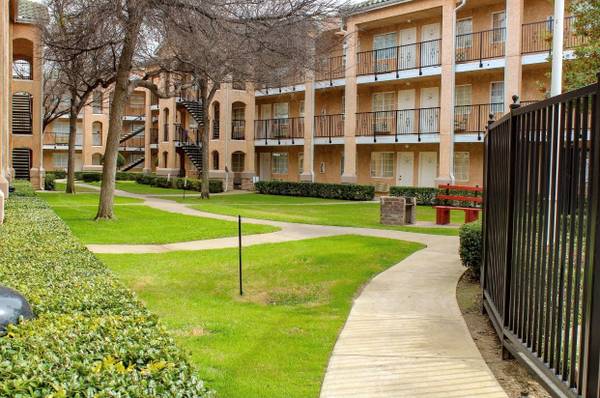 $279 / 1br - 400ft2 - Selling Quick! Call ASAP! $279 + Taxes & Deposit! (FORT WORTH)63796476859521124