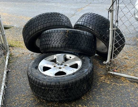 Grand Cherokee 18” wheels 5x5 bolt pattern Jeep 5x127 w good tires 1