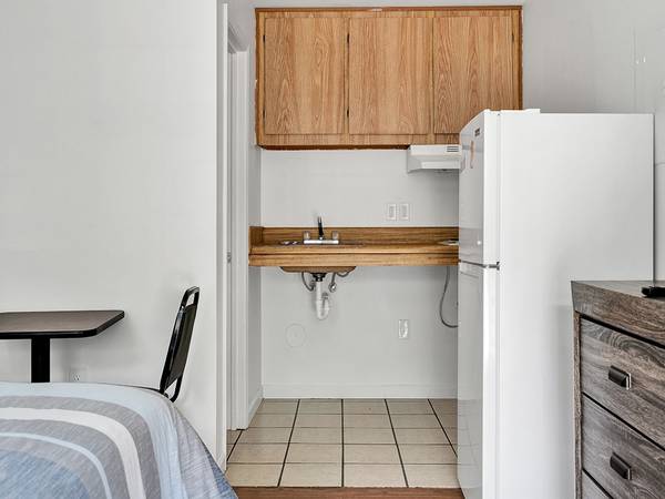$344 Studio/1B, Flat Screen TVs, Free Premium Cable TV63617471202819122
