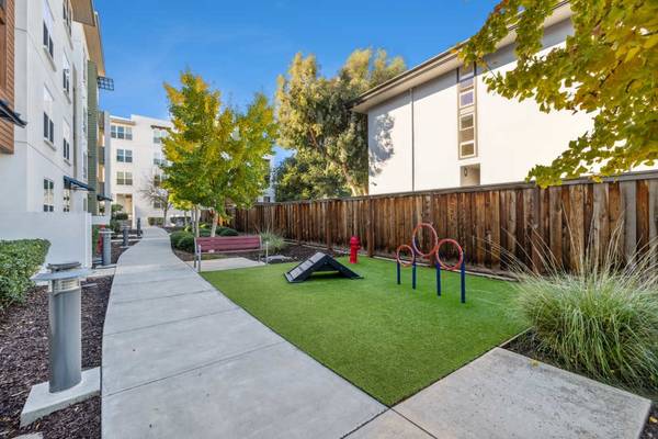 $4,737 / 2br - 2/BD 2/BA, Onsite Dog Park, Resort-Style Pool (mountain view)63657542053891123