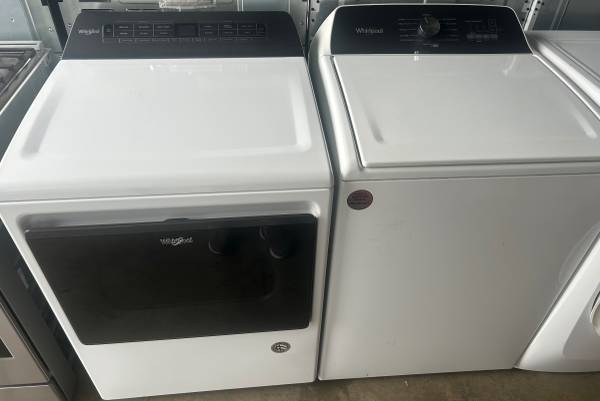 Newer Whirlpool Washer and  Electric Dryer 1
