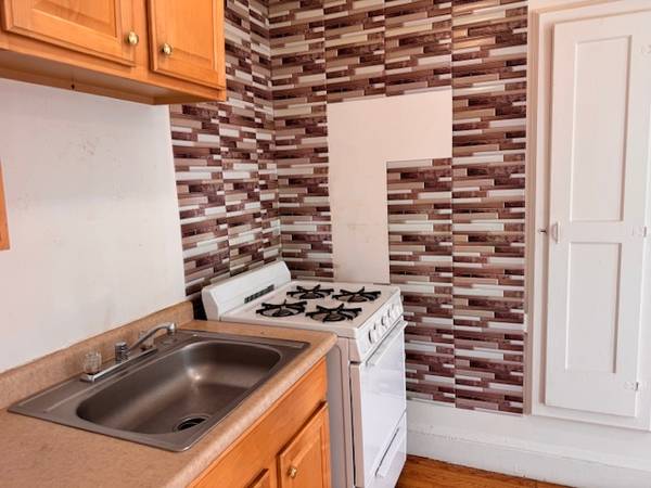 $1,825 / 1 hab - 600 pies² - Apartamento soleado y espacioso de 1 habitación cerca de Medford Square (Medford)63655366702467123