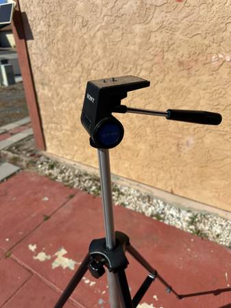 Trípode Sony VCT-400 vintage para cámaras y videocámaras Sony - $10 (Oceanside)63436958510723121