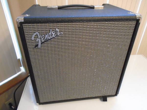 Fender Rumble 40- Bass Guitar Amp 1