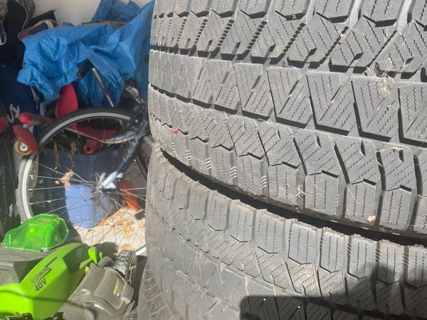 Bridgestone Blizzak Snow Tires on dedicated rims 1