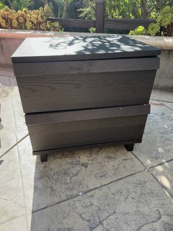 Dresser 1
