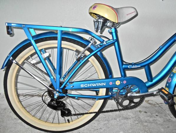 RARE Girl's Schwinn Catalina Cruiser - JUST LIKE NEW! - $200 (East Denver - Leetsdale/Missisippi Avenue intersection)63443117382529121