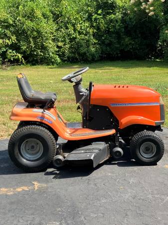 Husqvarna YTH 150 Lawn Tractor 1