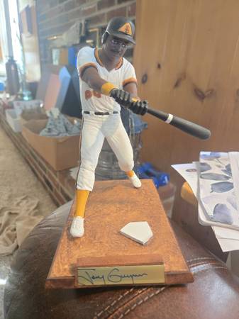 Limited edition autographed tony gwynn figure with coa 1
