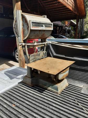 Vintage old scale 1