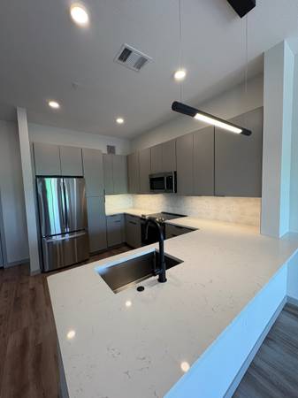 $1,392 / 1br - 613ft2 - 1 Bedroom Downtown Available Now, Best Amenities, Building Wide WIFI (Colorado Springs)63687084080771122