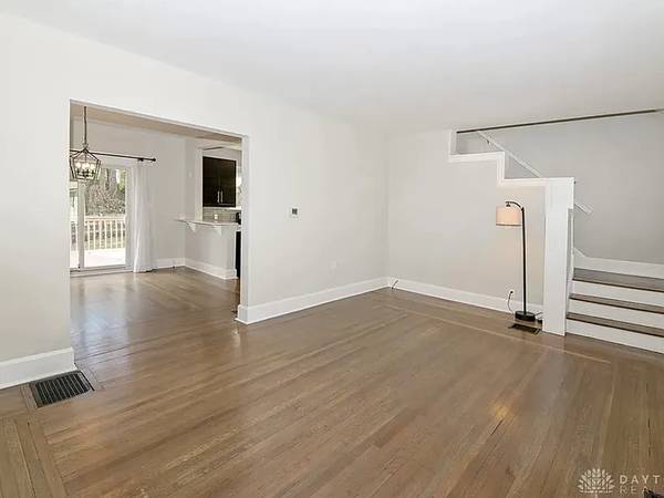 $625 / 2br - 1102ft2 - **Charming 2-Bedroom, 2-Bathroom Home in Prestigious Hyde Park** (Cincinnati)63980098928387121