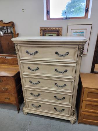 Five Drawer Tall Wood Dresser by Liberty Furniture #464-5 1