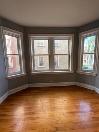 $1,875 / 1br - Spacious Logan Square 1BR—Bay Windows & Built-Ins! (Logan Square)63898473074307121