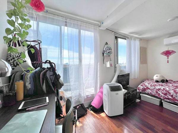 $1,500 / 6br - 🏙️ Room in Williamsburg Penthouse 🛁 Private Bath + Roof Access ✨ (Williamsburg)63816625287041122