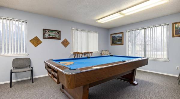 $1,405 / 1br - 635ft2 - Ceiling Fans, Lush Courtyards, W/D Hook Ups, Laundry Facility (Located in the heart of a residential neighborhood in B)63981532911746120