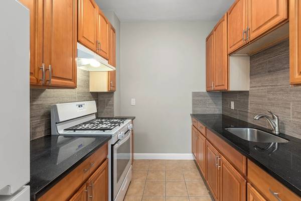 $1,600 / 591ft2 - Bright & Updated Marina Studio @ Prime Location Near Chestnut Street (San Francisco)63946668902915124