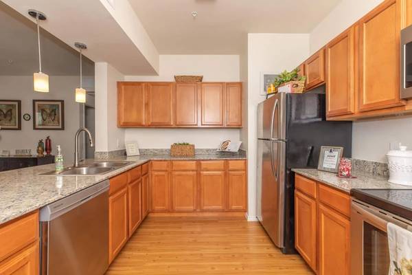 $2,136 / 2br - 1334ft2 - You'll love your new home! Check out our 2 BR. (Webster)63906680565763122