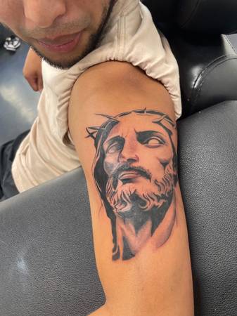 Tatuajes realistas personalizados en blanco y negro en NYC. (astoria)63850258171265123