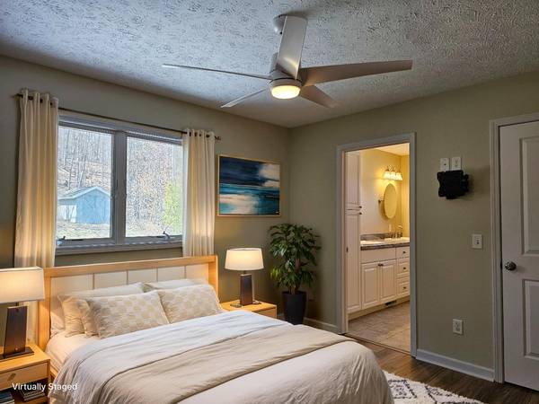 $539,500 / 4br - 3200ft2 - Four beds-three Baths 2 car attached (Suttons Bay)64037896335107123