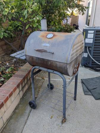 charcoal grill / smoker 1