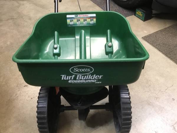 scotts broadcast spreader 1